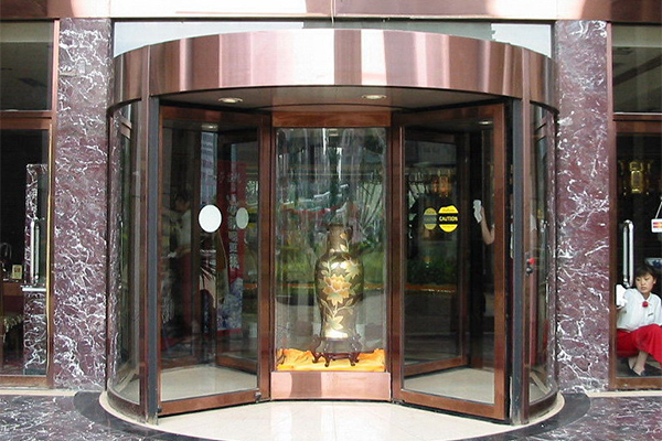 四翼帶展箱旋轉門01